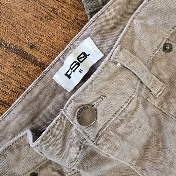 Rsq bundle 2 pair of cargo pants. - Picture 4 of 6